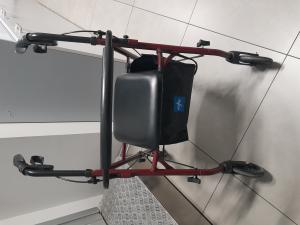 CS2243/2026 Deambulatore Medline